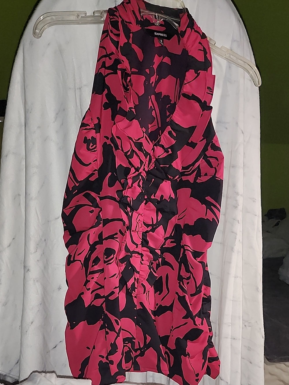 Express Black and Fuchsia Abstract Ruched V-Neck Camisole